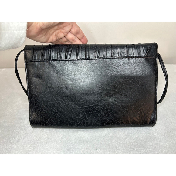 Vintage 1980s matte black faux leather shoulder bag - Picture 6 of 7